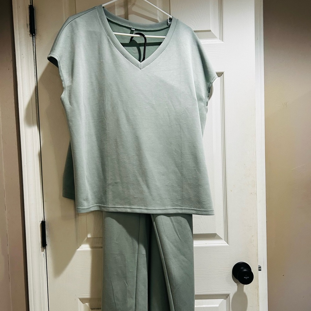 Amazon Essentials Women's V-Neck Lounge Set in Sage